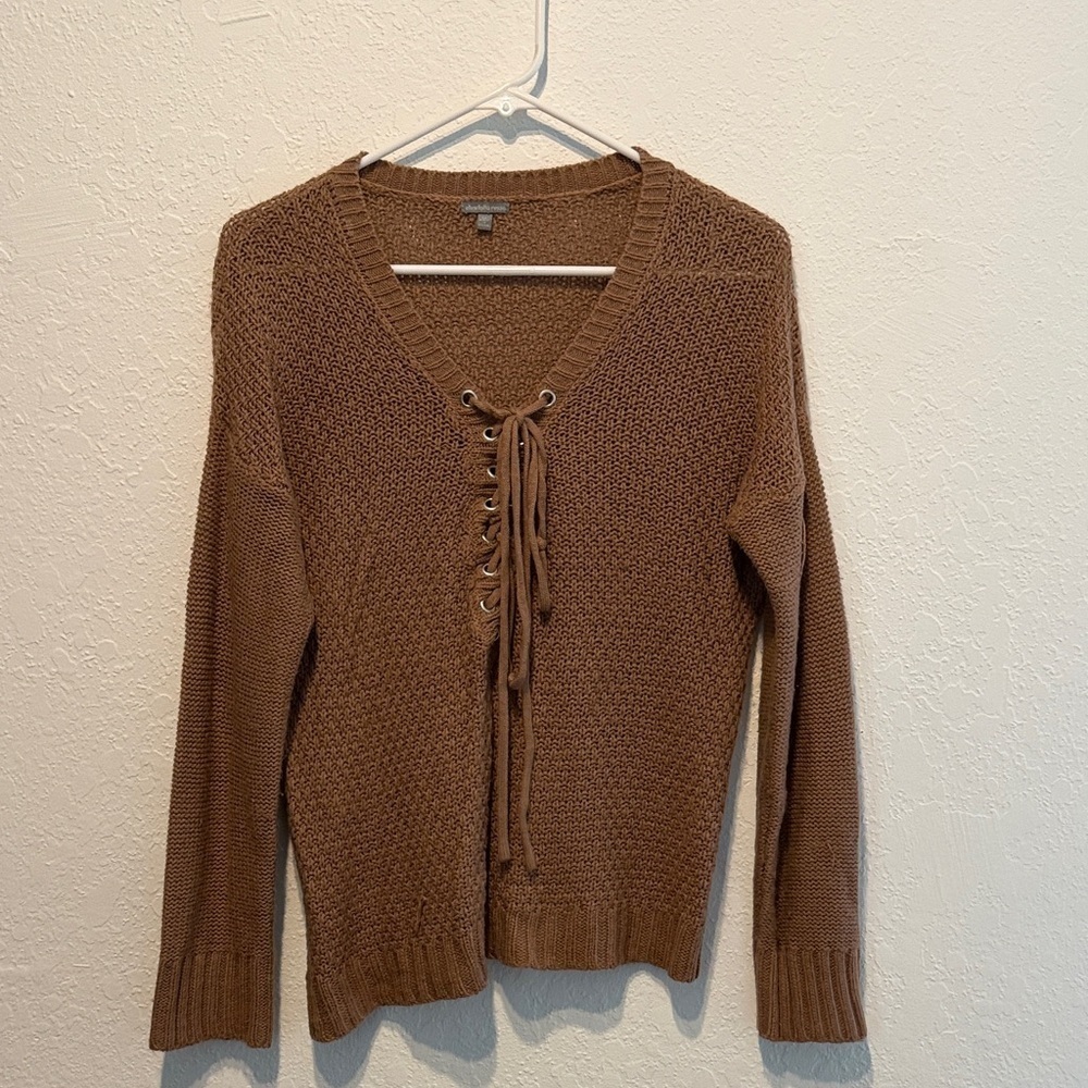 Charlotte Russe Dusty Rose Lace-Up V-Neck Knit Sweater size M Metal Soft Autumn